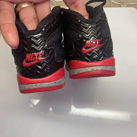 Jordan sneakers for boys size 9c - Picture 2 of 9